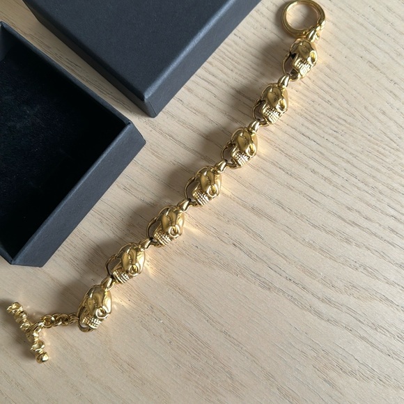 Gold toned skull bracelet - Picture 3 of 8